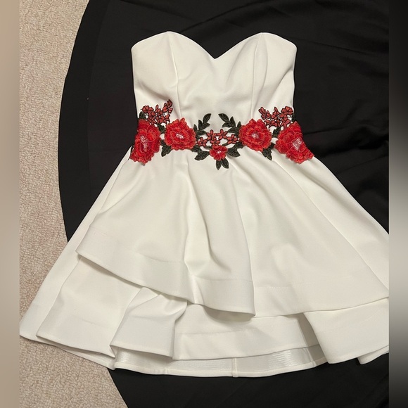 🥀White floral embroidered dress🥀 - Picture 6 of 9